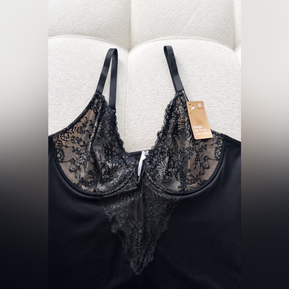 Popilush-Lace Deep V-Neck Sculpting Wide Leg Jumpsuit Size: XL - Picture 4 of 7